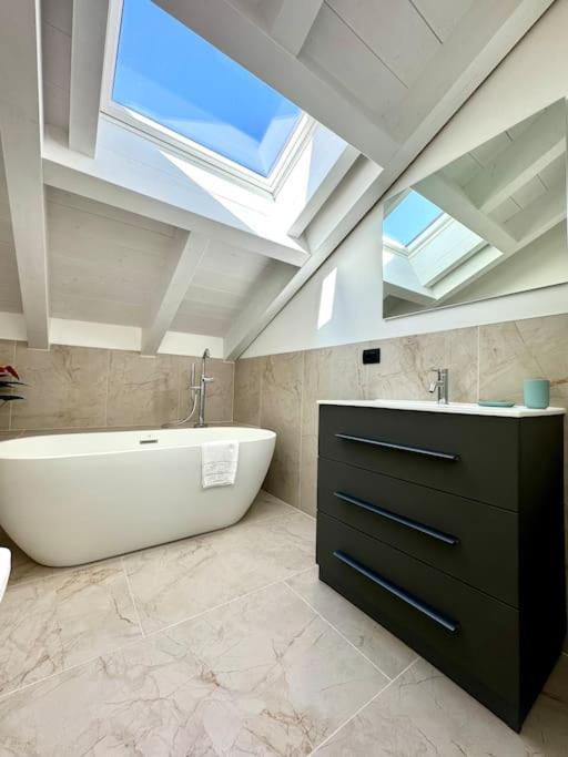 Apt. Aries - Penthouse Menaggio Exterior photo